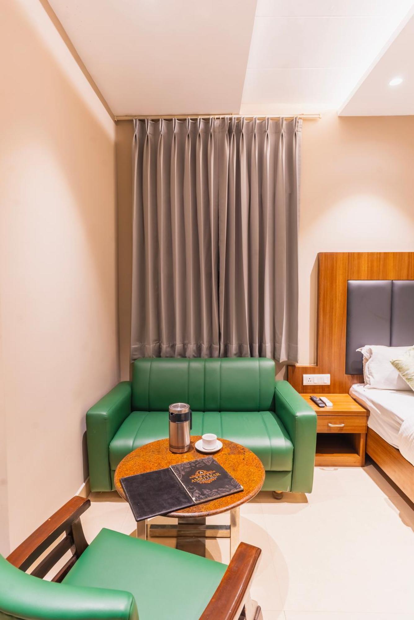 Hotel Amritsar International 2 Min Walk From Amritsar Bus Stand Buitenkant foto