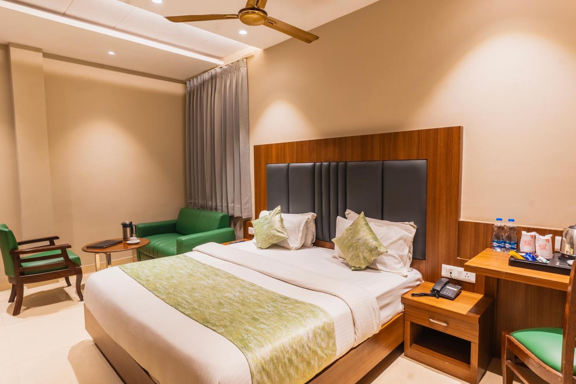 Hotel Amritsar International 2 Min Walk From Amritsar Bus Stand Buitenkant foto