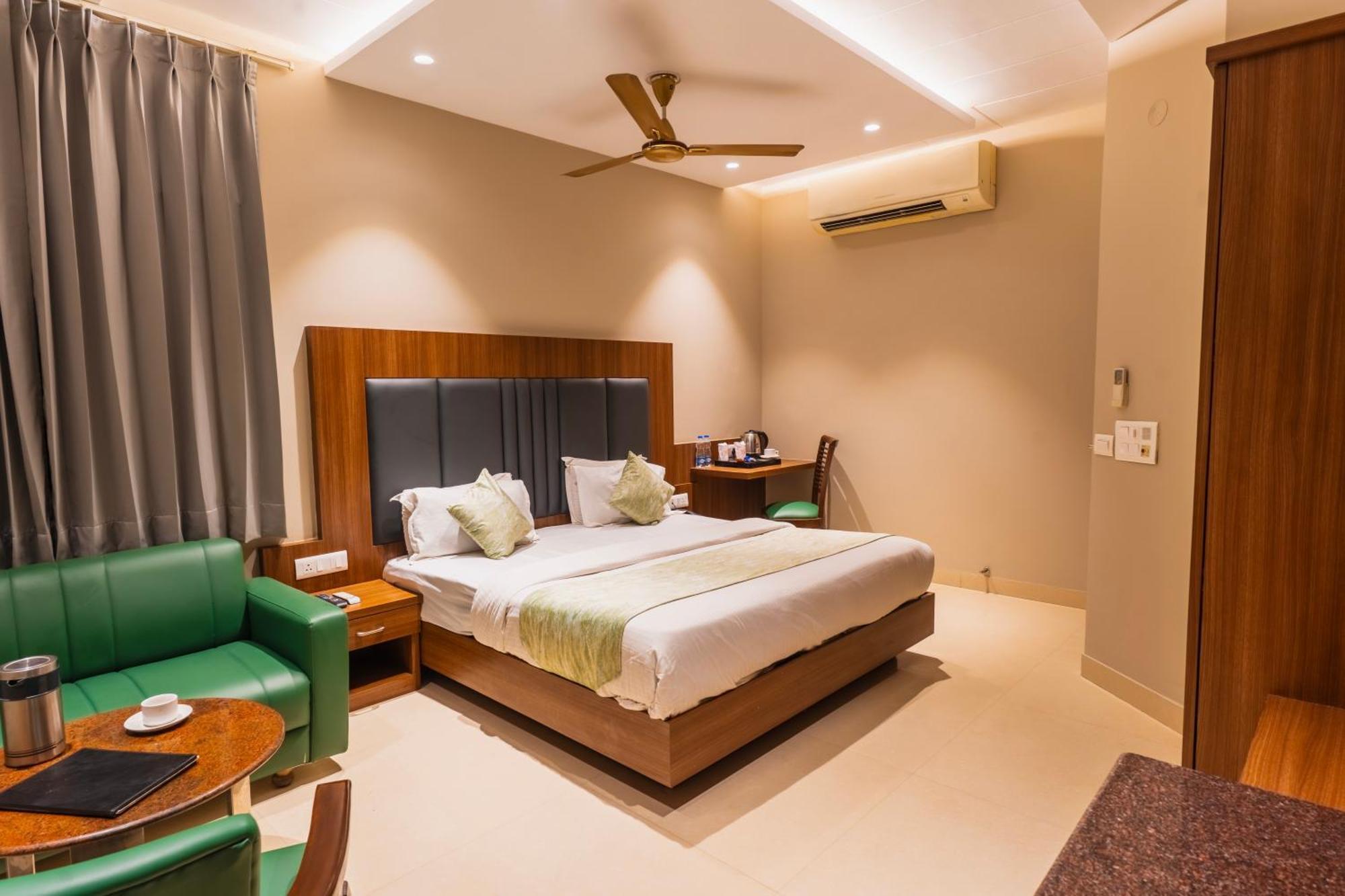 Hotel Amritsar International 2 Min Walk From Amritsar Bus Stand Buitenkant foto