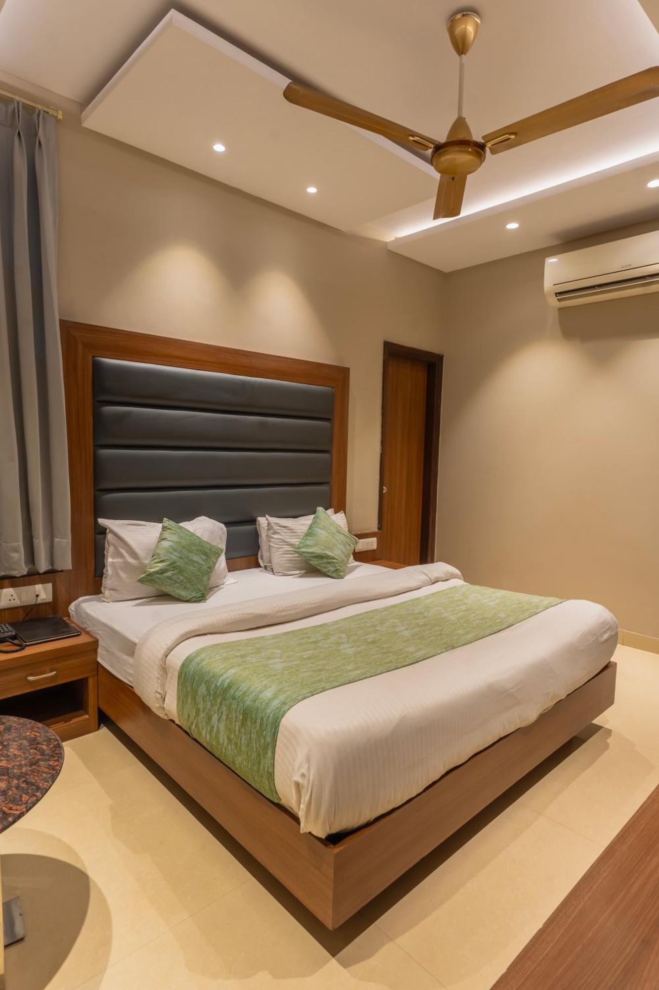 Hotel Amritsar International 2 Min Walk From Amritsar Bus Stand Buitenkant foto