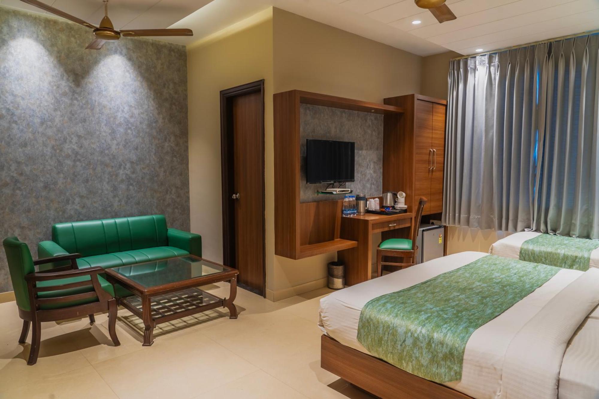Hotel Amritsar International 2 Min Walk From Amritsar Bus Stand Buitenkant foto